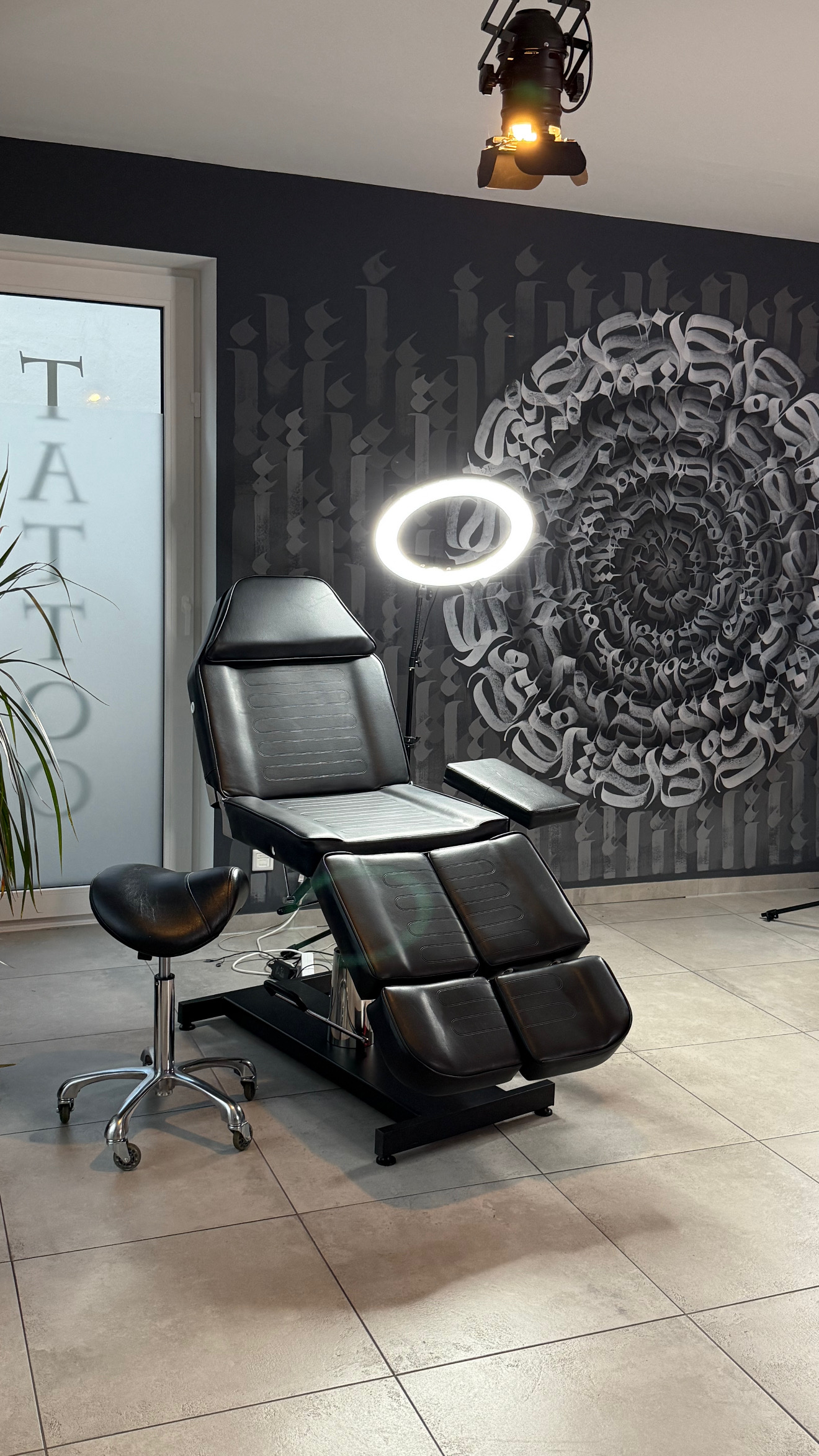 Tattoo-Stuhl im Studio Cataleya Ink